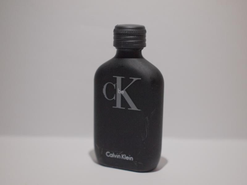 Calvin Klein/CK be香水瓶、ミニチュア香水ボトル、ミニガラスボトル、サンプルガラス瓶　LCC 0694（2）