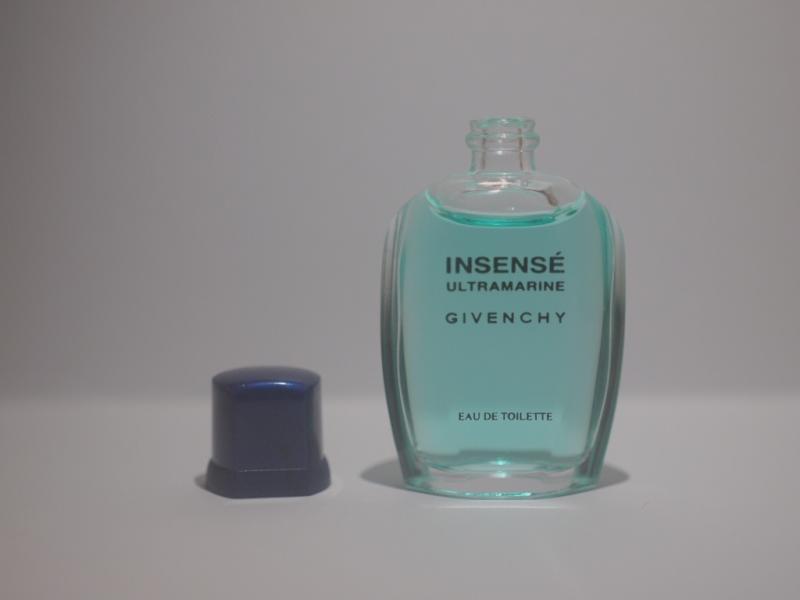 GIVENCHY/Insensé Ultramarine香水瓶、ミニチュア香水ボトル、ミニガラスボトル、サンプルガラス瓶　LCC 0711（6）