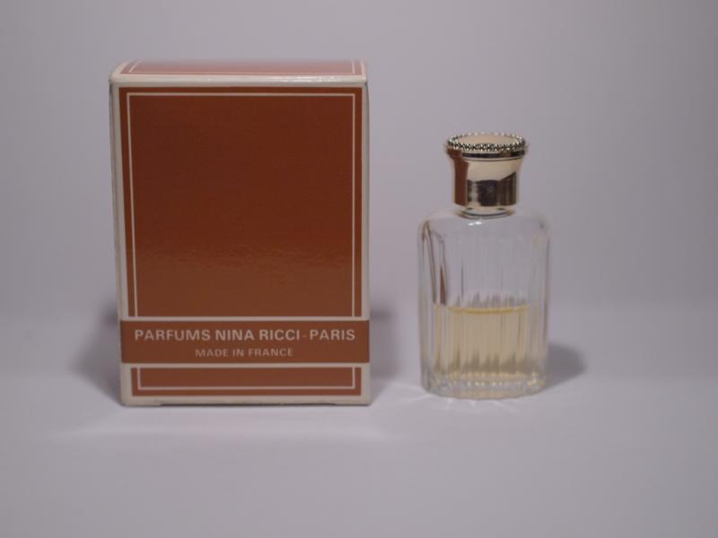 NINA RICCI/Signoricci1香水瓶、ミニチュア香水ボトル、ミニガラスボトル、サンプルガラス瓶　LCC 0891（3）