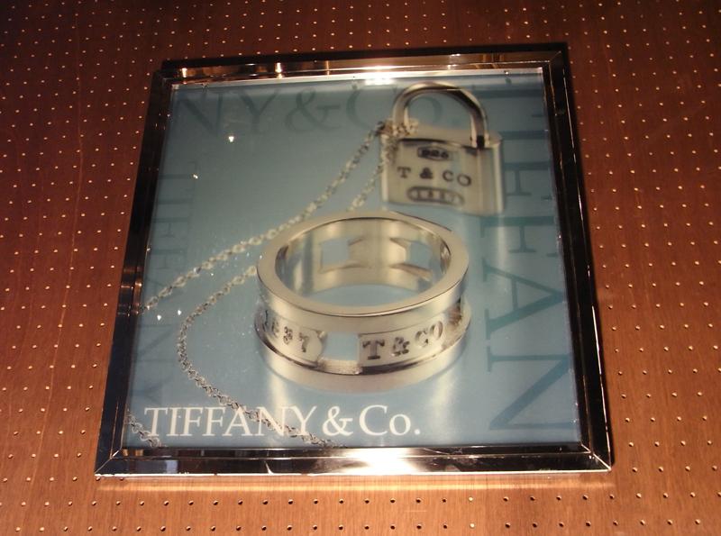 TIFFANY & Co.アクリル看板　POP　LCC 1077（2）