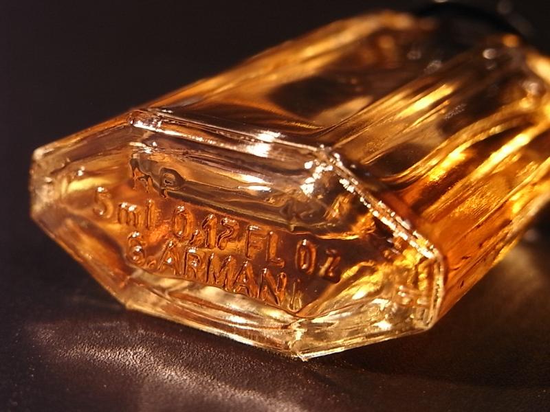 GIORGIO ARMANI/ARMANI香水瓶、ミニチュア香水ボトル、ミニガラスボトル、サンプルガラス瓶　LCC 1139（5）