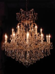 Czechoslovak glass Maria Theresa chandelier 19灯（大型）