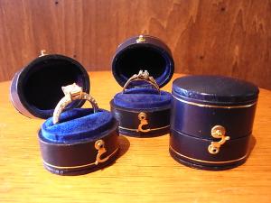 Italian blue leather velvet ring case（残り2点）