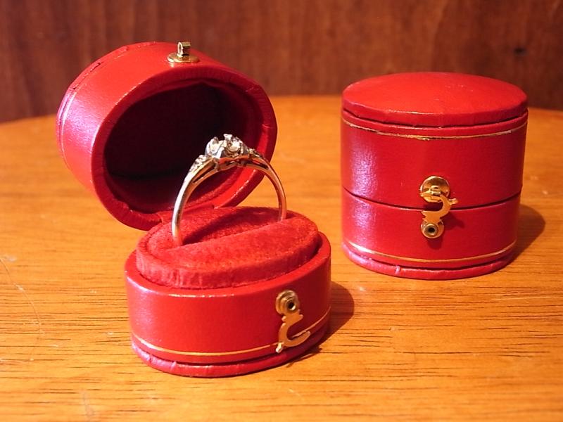 Italian red leather velvet ring case(2点あり!)
