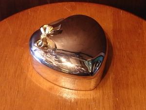 silver heart ribbon jewelry display case