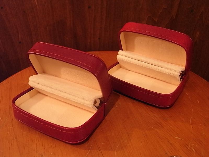 red velvet jewelry display case(2点あり)