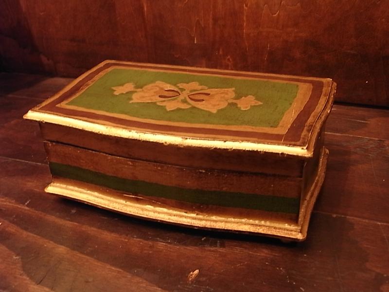 Italian green wood jewelry display box