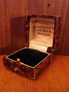 English brown velvet ring display case