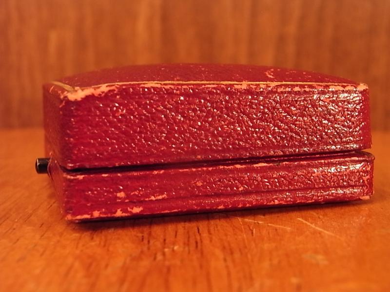 イギリス製赤色ジュエリーホルダー、レッドベルベットジュエリーケース、ベッチン宝石ディスプレイ　LCM 6449（2）