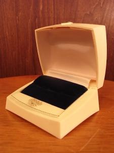 white velvet ring display case（角度調整バー付き）