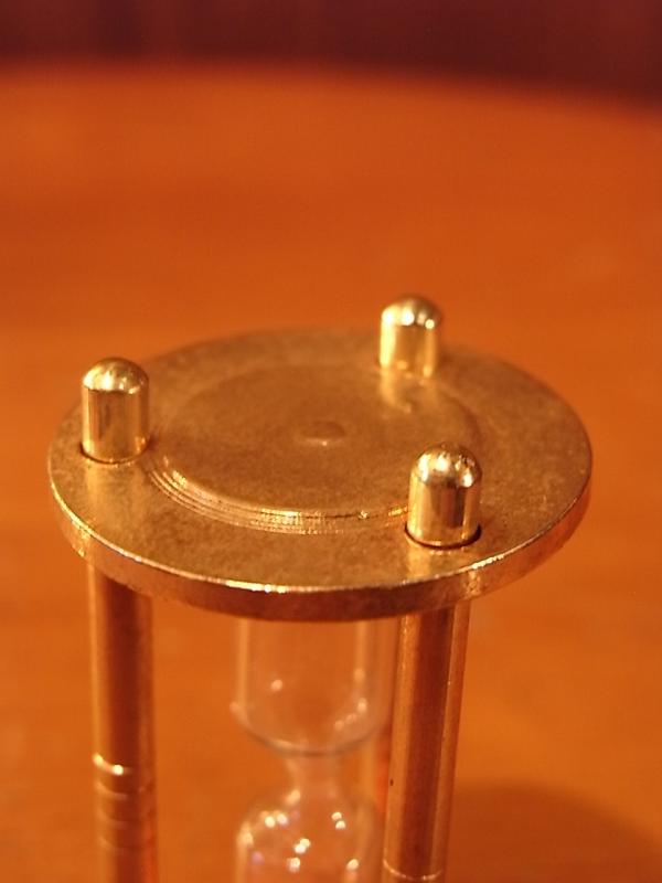 イタリア製真鍮砂時計置物、ミニチュア砂時計、ドールハウス小物、テラリウムインテリア　LCM 6228（4）