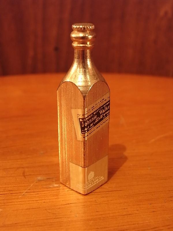 イタリア製真鍮スコッチウイスキー置物、ミニチュアジョニーウォーカー酒瓶、ドールハウス小物、テラリウムオブジェ　LCM 6259（2）