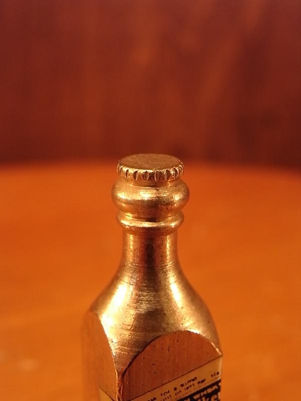 イタリア製真鍮スコッチウイスキー置物、ミニチュアジョニーウォーカー酒瓶、ドールハウス小物、テラリウムオブジェ　LCM 6259（5）