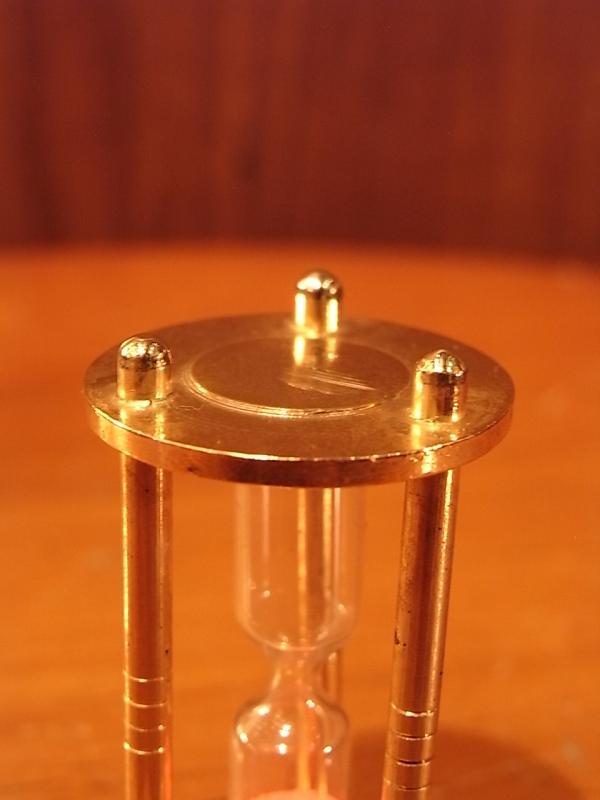 イタリア製真鍮砂時計置物、ミニチュア砂時計、ドールハウス小物、テラリウムインテリア　LCM 6260（2）