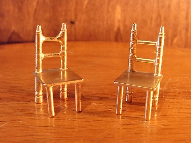 イタリア製真鍮椅子置物、ミニチュアサイドチェア、ドールハウス小物、テラリウム小物　LCM 6254（1）