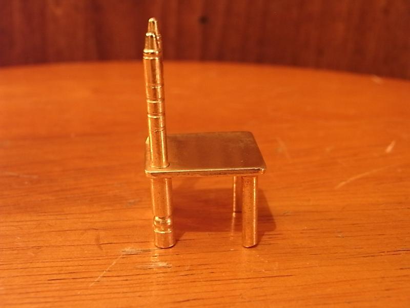 イタリア製真鍮椅子置物、ミニチュアサイドチェア、ドールハウス小物、テラリウム小物　LCM 6254（2）