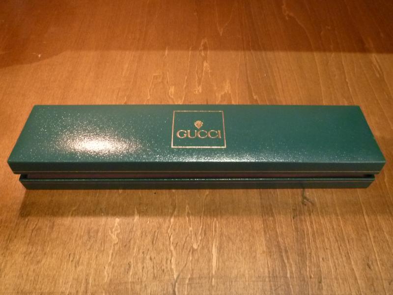 green GUCCI watch display case(開閉に難あり)