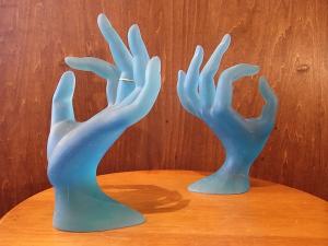 blue display hand（