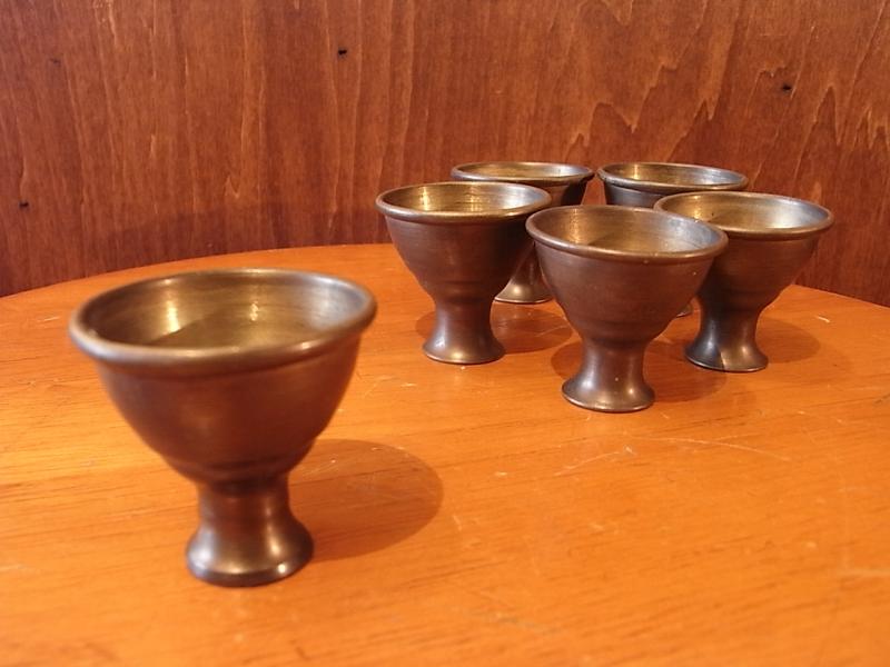 イタリア製真鍮カップ置物、ミニチュア杯、ドールハウス用小物、テラリウム小物　LCM 6499（1）