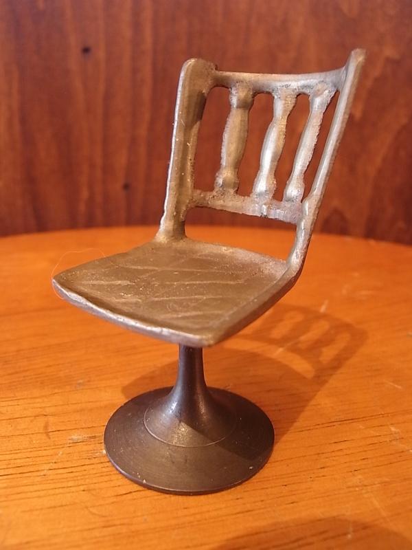 イタリア製真鍮椅子置物、ミニチュアサイドチェア、ドールハウス用小物、テラリウム小物　LCM 6500（2）