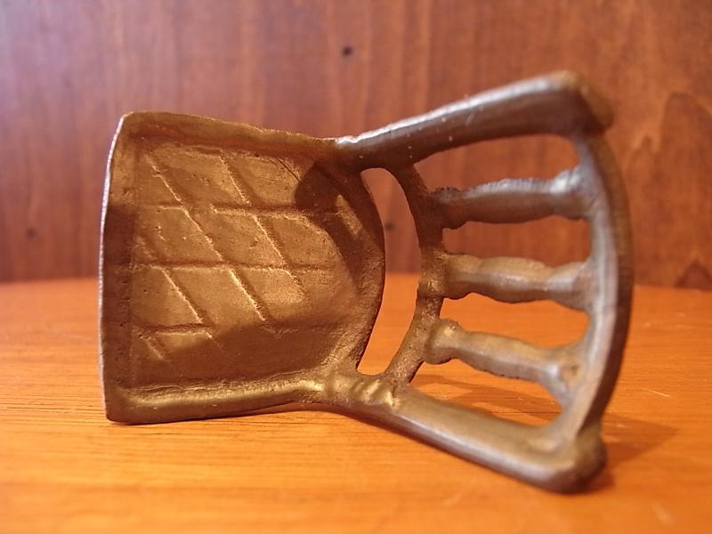 イタリア製真鍮椅子置物、ミニチュアサイドチェア、ドールハウス用小物、テラリウム小物　LCM 6500（6）