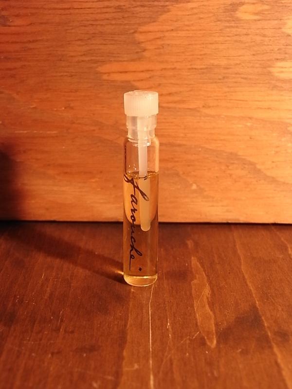 NINA RICCI / farouche perfume bottle