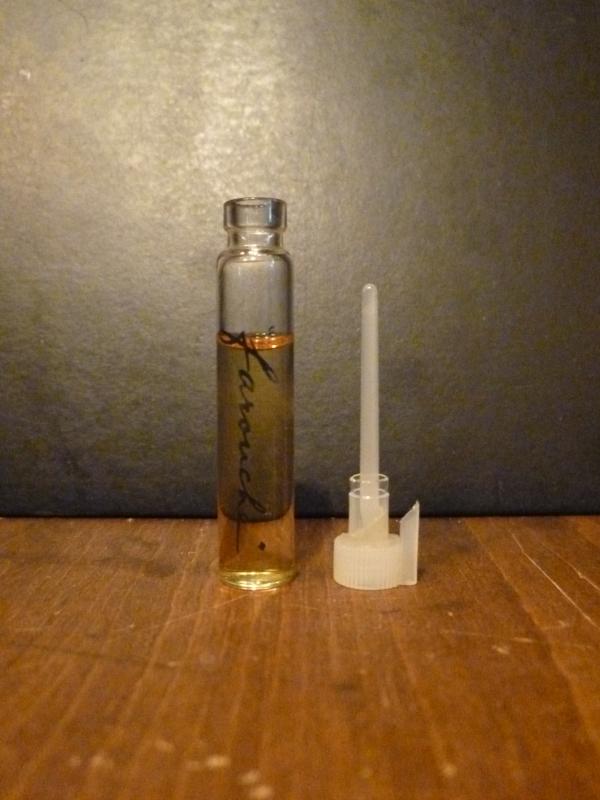NINA RICCI/Farouche香水瓶、ミニチュア香水ボトル、ミニガラスボトル、サンプルガラス瓶　BCM 0169（5）