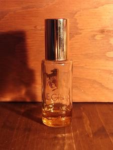 Elizabeth Arden / BLUE GRASS perfume bottle