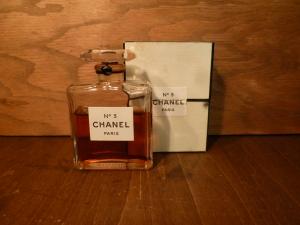 CHANEL / N°5 perfume bottle & case