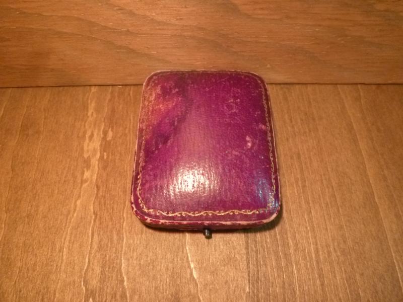 ワインレッドリングホルダー、赤ベルベット宝石箱、ベッチンジュエリーディスプレイ、ジュエリーケース LCM 6667(2)