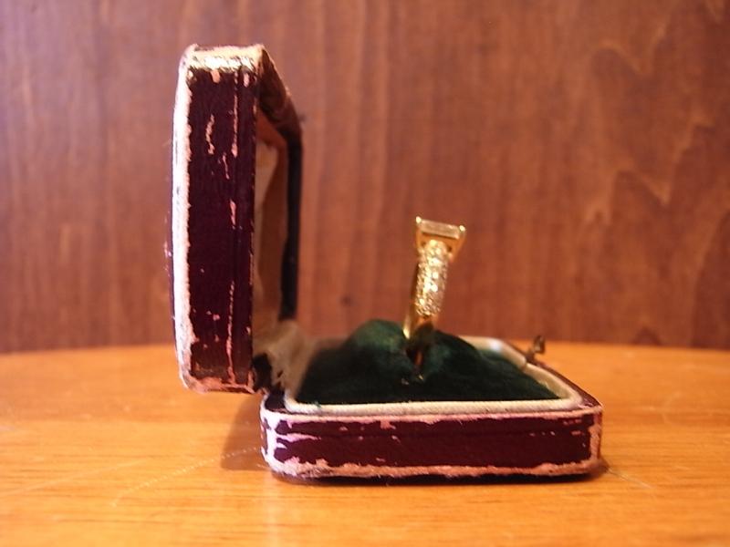ワインレッド色ジュエリーホルダー、赤紫ベルベット宝石箱、ベッチンジュエリーディスプレイ、ジュエリーケース　LCM 6717（4）