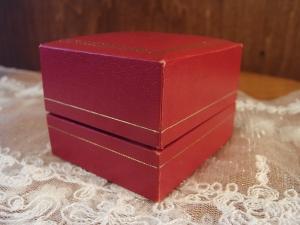 Italian red ring display case（難あり）