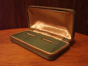 French green PAIR ring display case