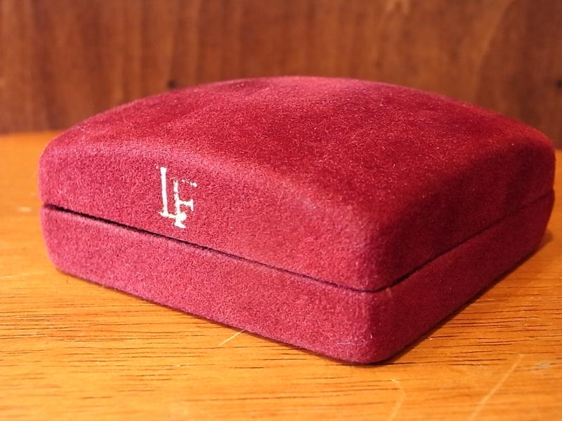 フランス製ワインレッドジュエリーホルダー、レッドベルベット宝石箱、ベッチンジュエリーディスプレイ LCM 6784(7)