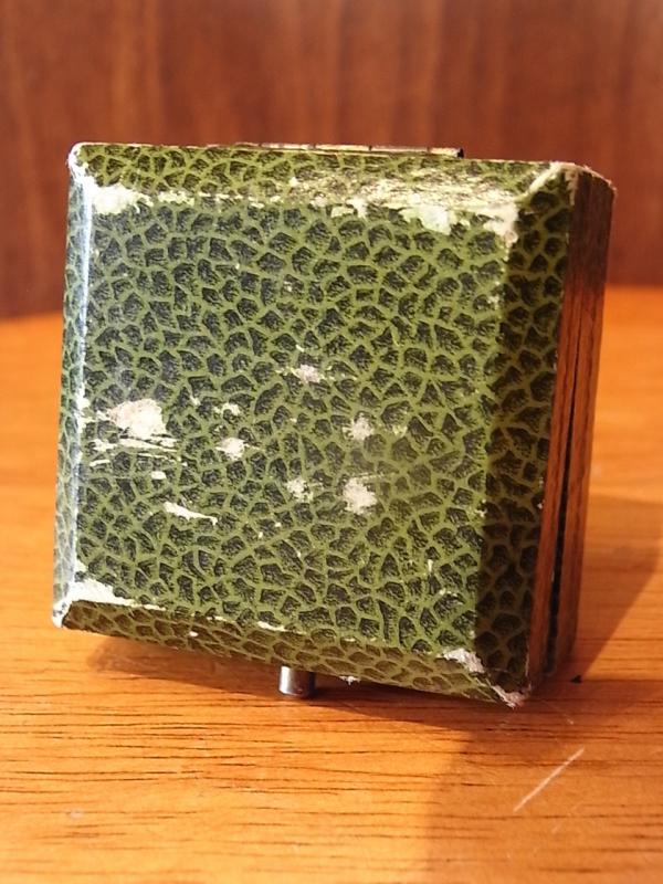 フランス製グリーンジュエリーホルダー、緑宝石箱、ジュエリーディスプレイ　LCM 6785（4）