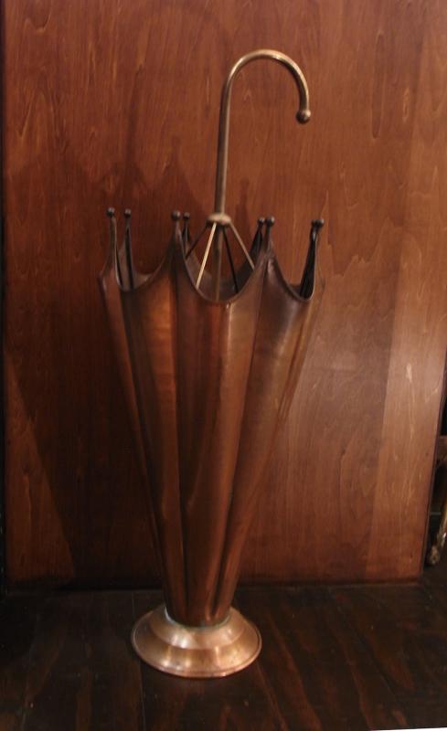 イタリア製傘型銅製傘立て、アンブレラスタンド、店舗用什器、玄関装飾 