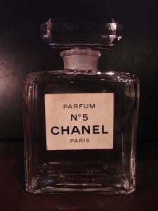 CHANEL / N°5 glass perfume bottle