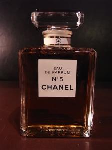 CHANEL / N°5 glass perfume bottle