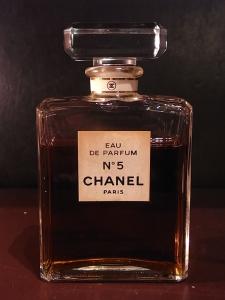 CHANEL / N°5 glass perfume bottle