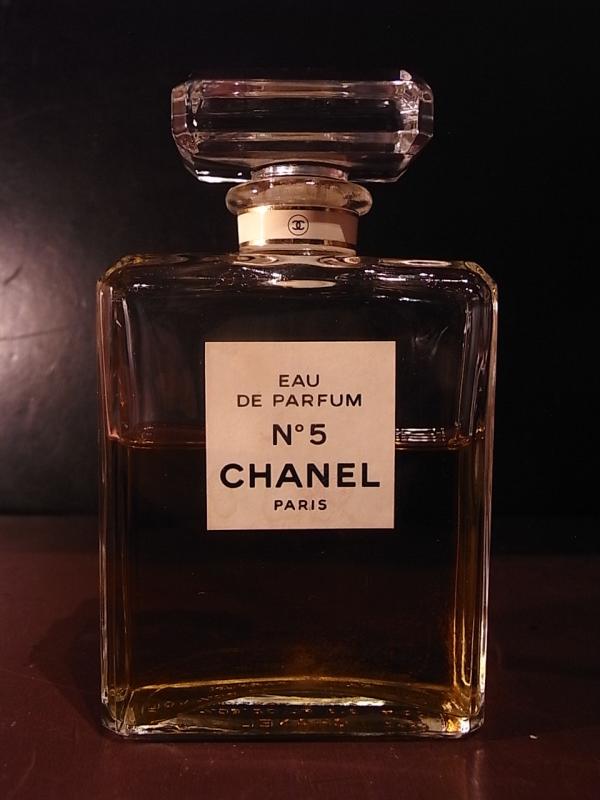 CHANEL / N°5 glass perfume bottle