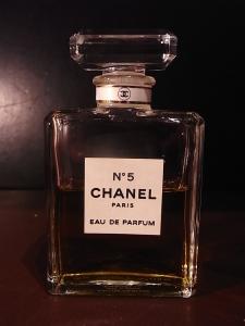 CHANEL / N°5 glass perfume bottle