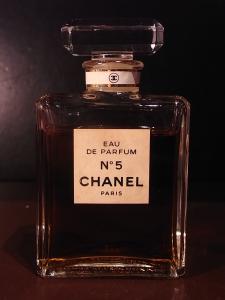 CHANEL / N°5 glass perfume bottle