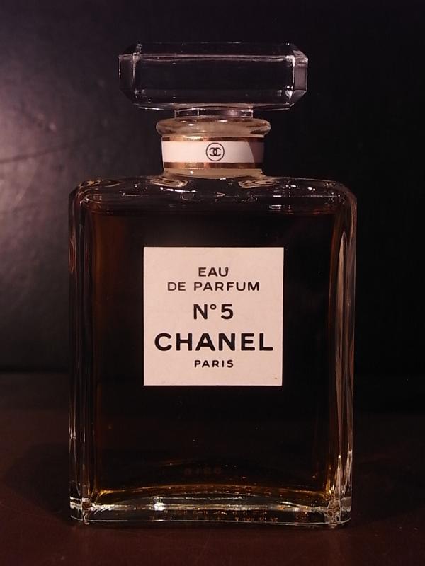 CHANEL / N°5 glass perfume bottle