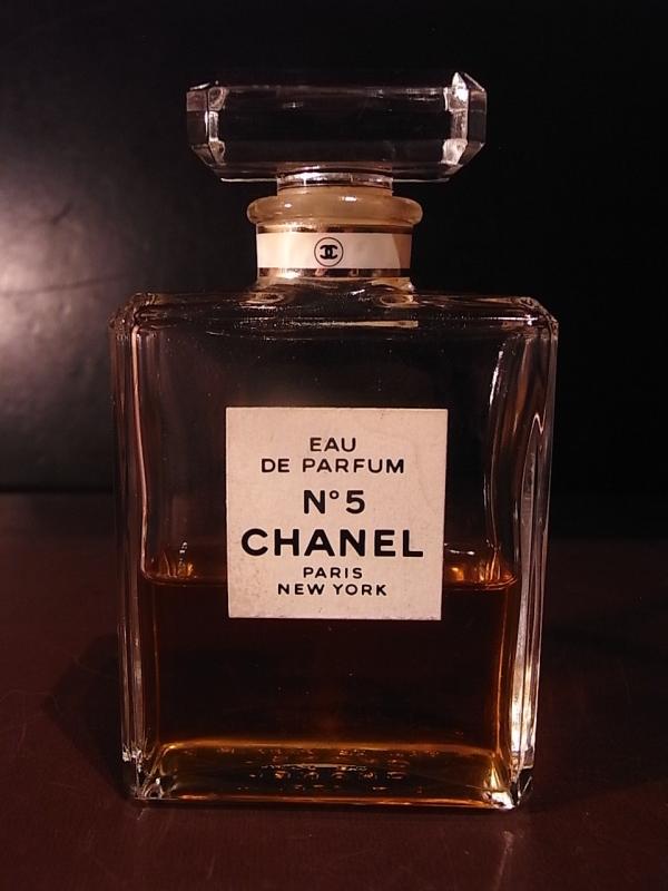 CHANEL / N°5 glass perfume bottle