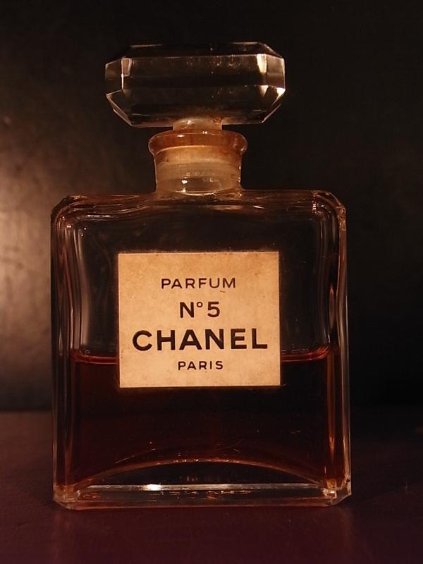 CHANEL / N°5 glass perfume bottle