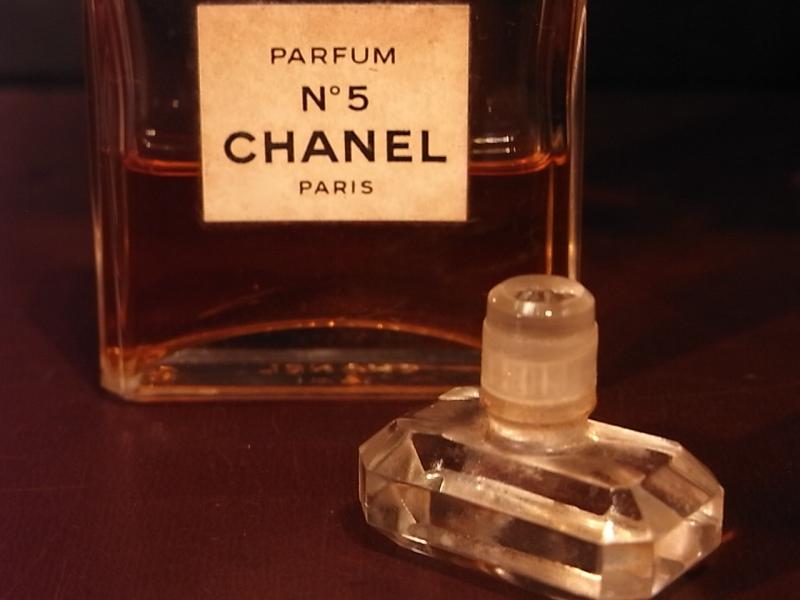 CHANEL N°5 香水瓶、ミニチュア香水ボトル、ミニガラスボトル、サンプルガラス瓶　LCC 1241（5）
