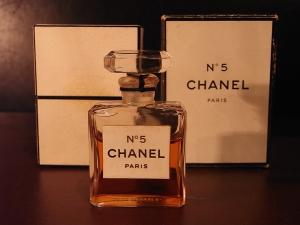 CHANEL / N°5 glass perfume bottle & BOX（未開栓）