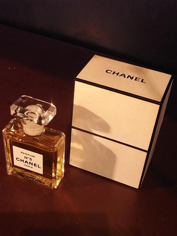CHANEL N°5 香水瓶、ミニチュア香水ボトル、ミニガラスボトル、サンプルガラス瓶　LCC 1243（2）