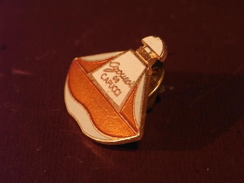 カプッチ香水瓶ピン　ピンバッヂ　ピンズ　LCC 1246（2）