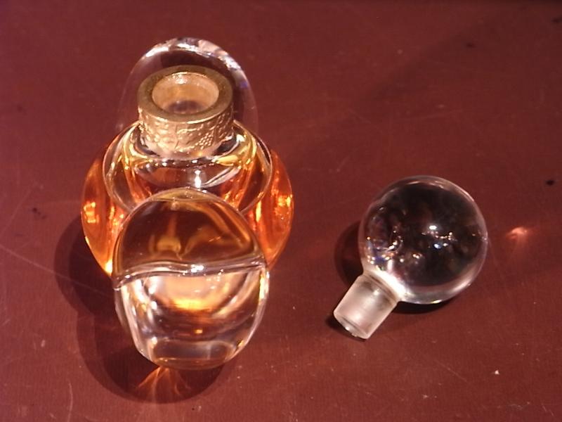 NINA RICCI/Farouche香水瓶、香水ボトル、ガラスボトル、ガラス瓶　LCC 1160（3）